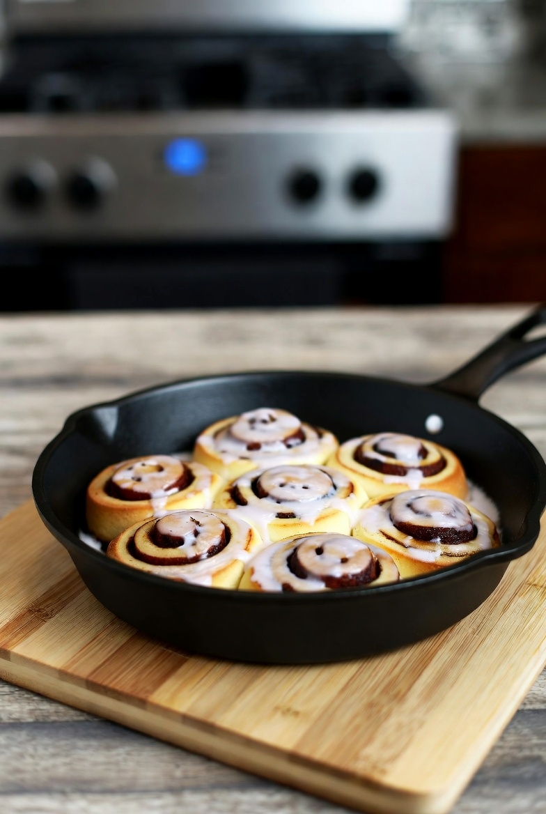 Mini Cinnamon Roll Skillet